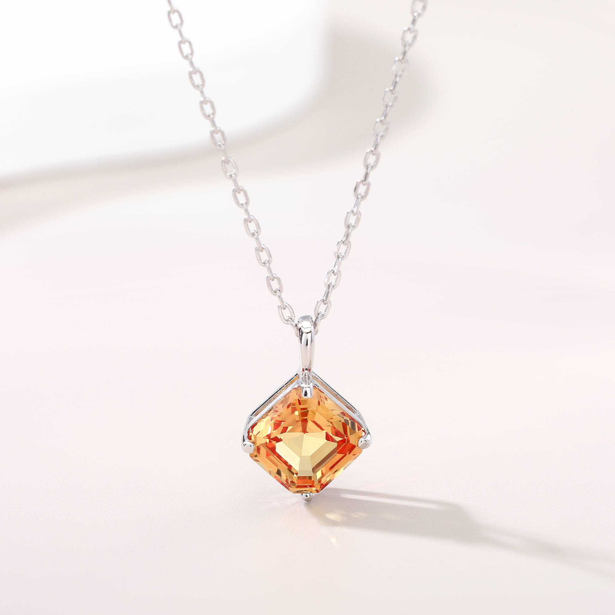 Bezel-Set Diamond-Shaped Small – Bezels Set Pendant Bewertung und Preis