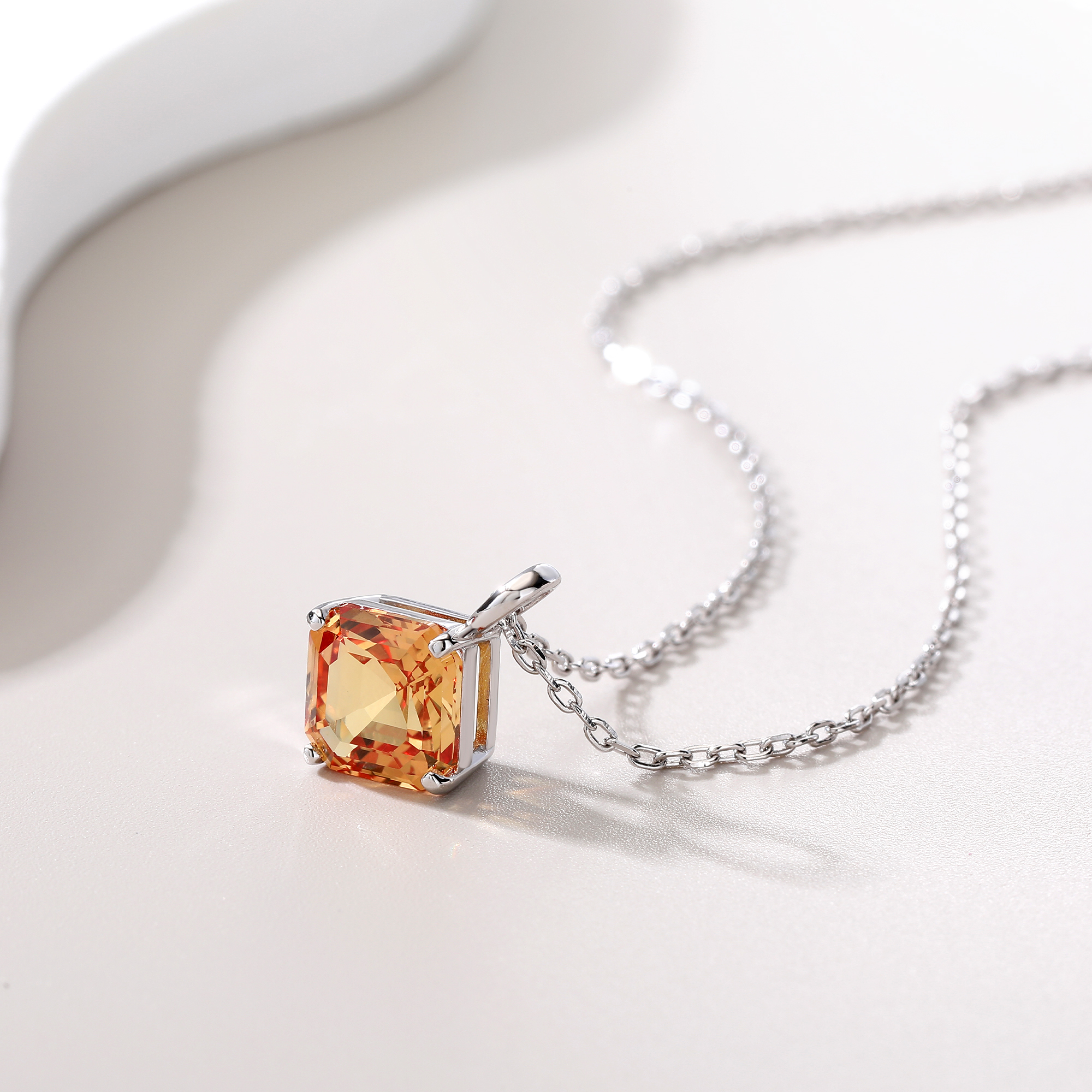 Bezel-Set Diamond-Shaped Small – Bezels Set Pendant Bewertung und Preis