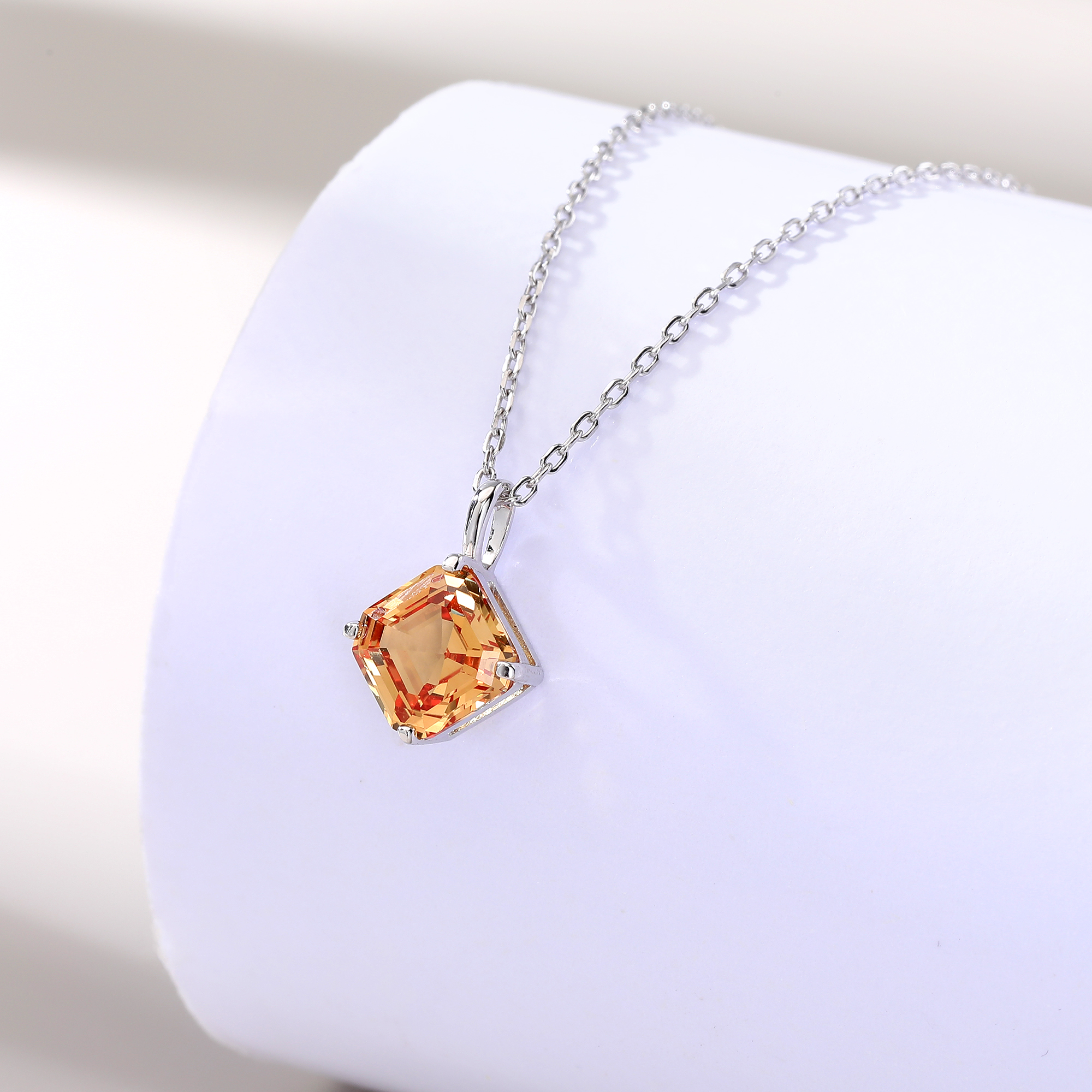 Bezel-Set Diamond-Shaped Small – Bezels Set Pendant Bewertung und Preis