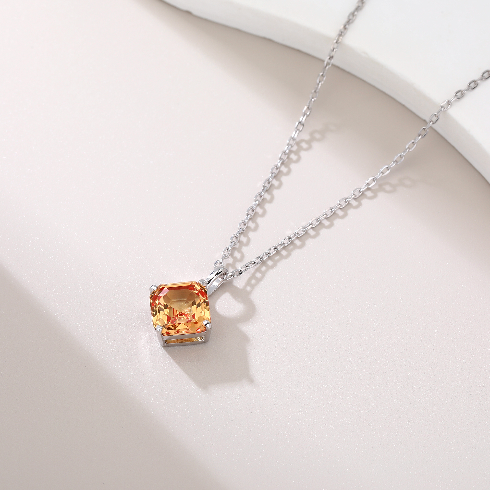 Bezel-Set Diamond-Shaped Small – Bezels Set Pendant Bewertung und Preis
